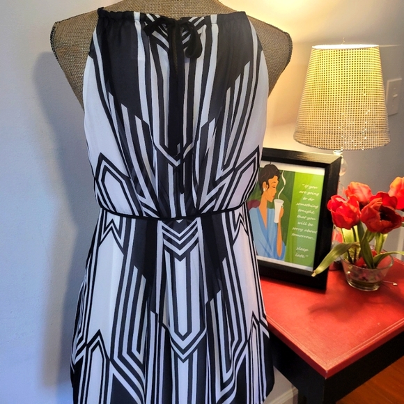 CACHE Black/White Sheer Top - Picture 2 of 4